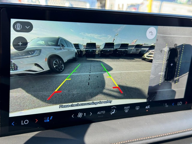 Lincoln Aviator Vehicle Full-screen Gallery Image 27