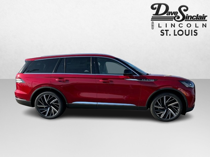 Lincoln Aviator Vehicle Full-screen Gallery Image 04