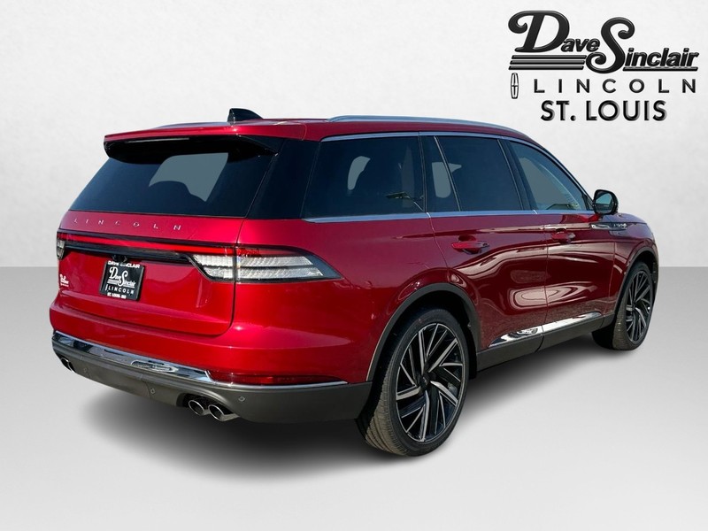 Lincoln Aviator Vehicle Full-screen Gallery Image 05