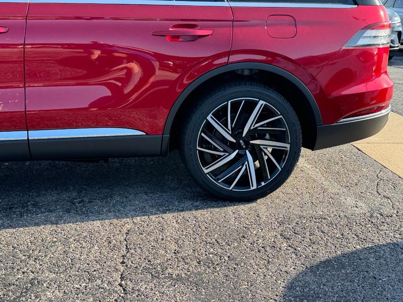Lincoln Aviator Vehicle Full-screen Gallery Image 10