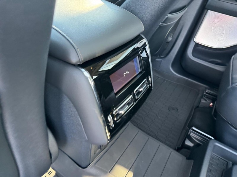 Lincoln Aviator Vehicle Full-screen Gallery Image 13