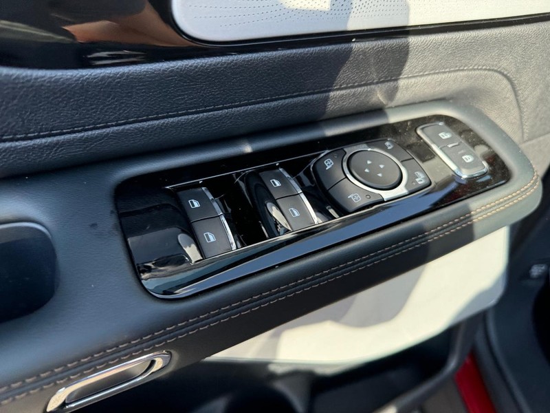 Lincoln Aviator Vehicle Full-screen Gallery Image 21