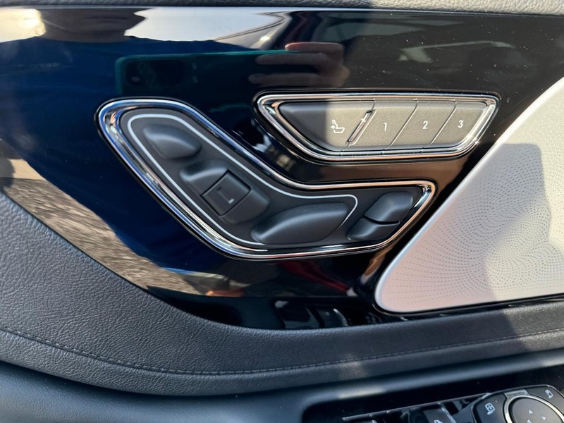 Lincoln Aviator Vehicle Full-screen Gallery Image 22