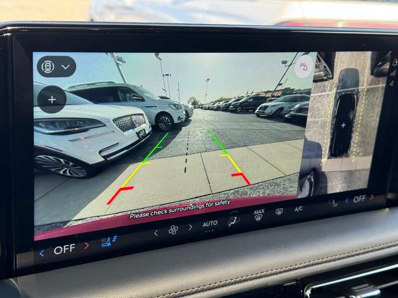 Lincoln Aviator Vehicle Full-screen Gallery Image 28