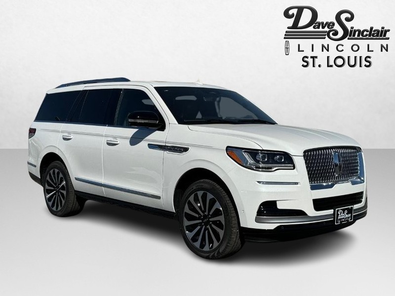 Lincoln Navigator Vehicle Full-screen Gallery Image 04