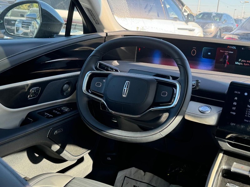Lincoln Nautilus Vehicle Full-screen Gallery Image 15