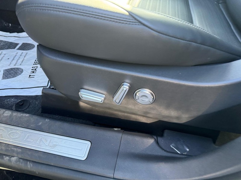 Lincoln Nautilus Vehicle Full-screen Gallery Image 18
