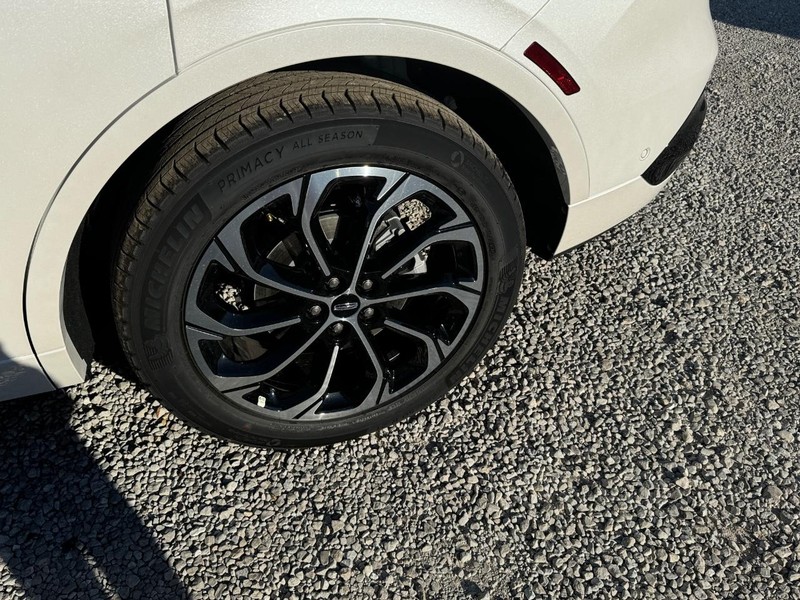 Lincoln Nautilus Vehicle Full-screen Gallery Image 10
