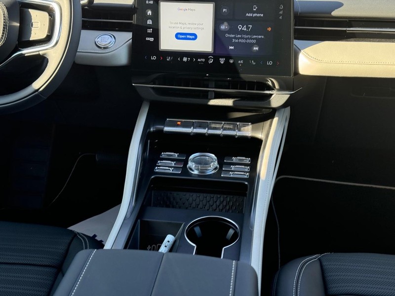 Lincoln Nautilus Vehicle Full-screen Gallery Image 16