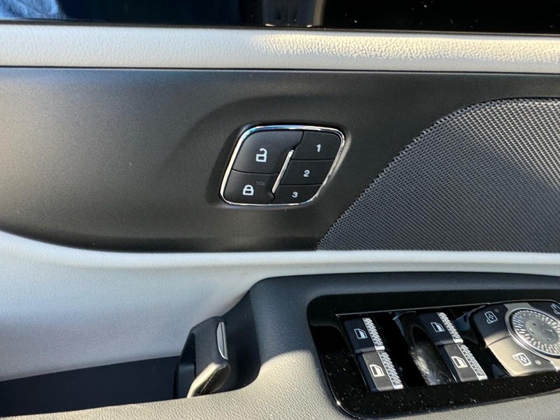 Lincoln Nautilus Vehicle Full-screen Gallery Image 19