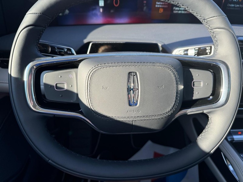 Lincoln Nautilus Vehicle Full-screen Gallery Image 20
