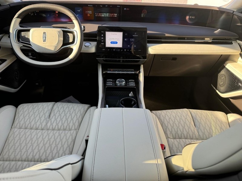 Lincoln Nautilus Vehicle Full-screen Gallery Image 14