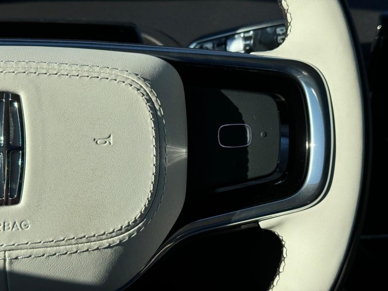 Lincoln Nautilus Vehicle Full-screen Gallery Image 23