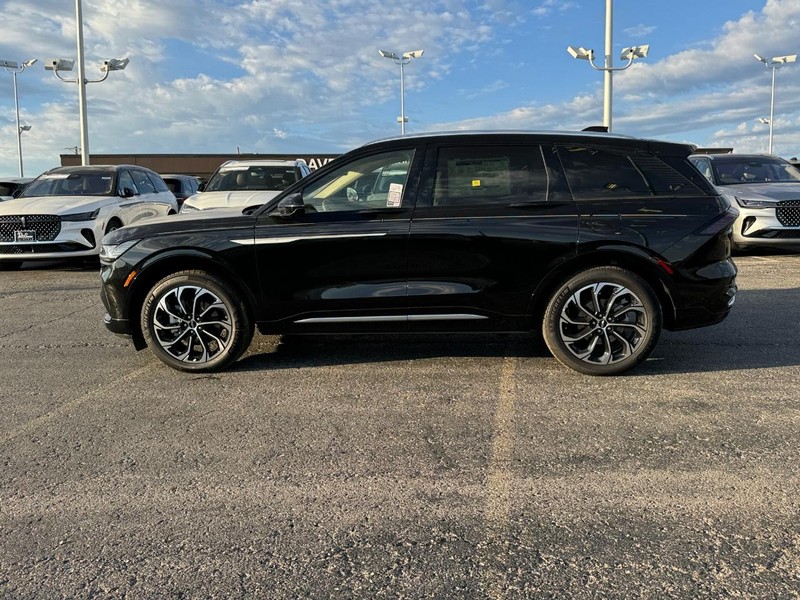 Lincoln Nautilus Vehicle Full-screen Gallery Image 10