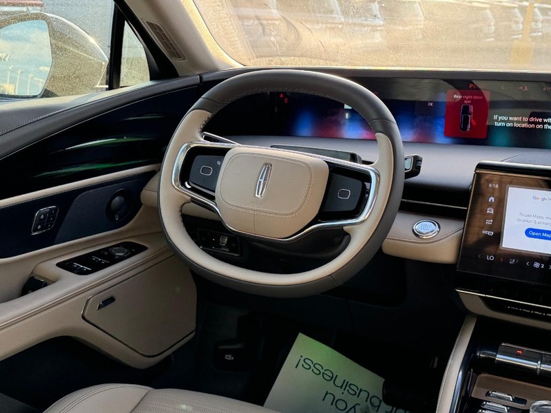 Lincoln Nautilus Vehicle Full-screen Gallery Image 16