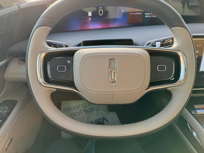 Lincoln Nautilus Vehicle Full-screen Gallery Image 21