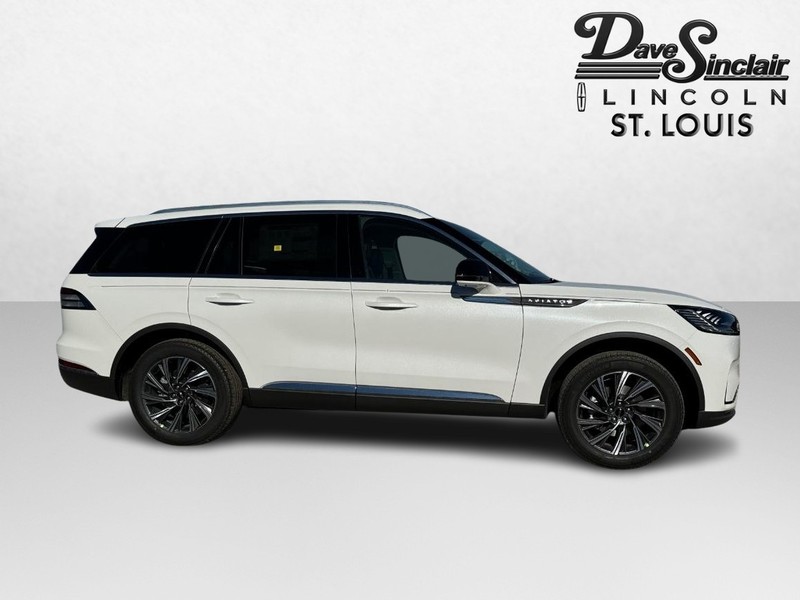 Lincoln Aviator Vehicle Full-screen Gallery Image 04