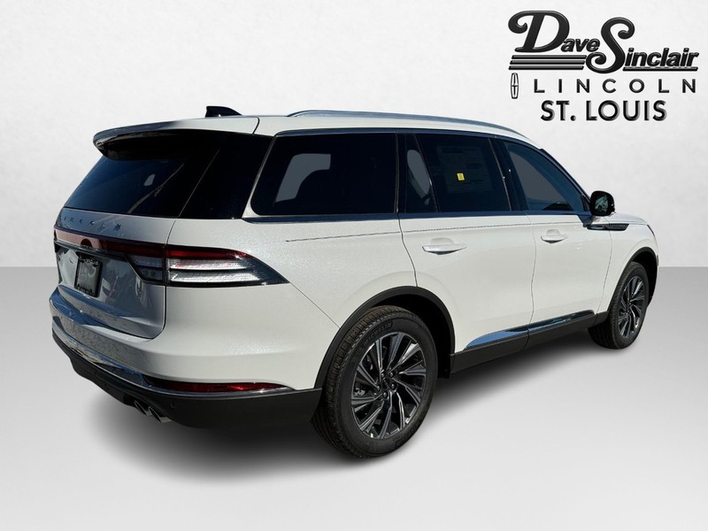 Lincoln Aviator Vehicle Full-screen Gallery Image 05