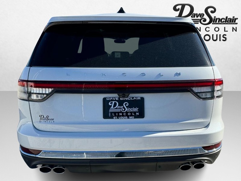Lincoln Aviator Vehicle Full-screen Gallery Image 06