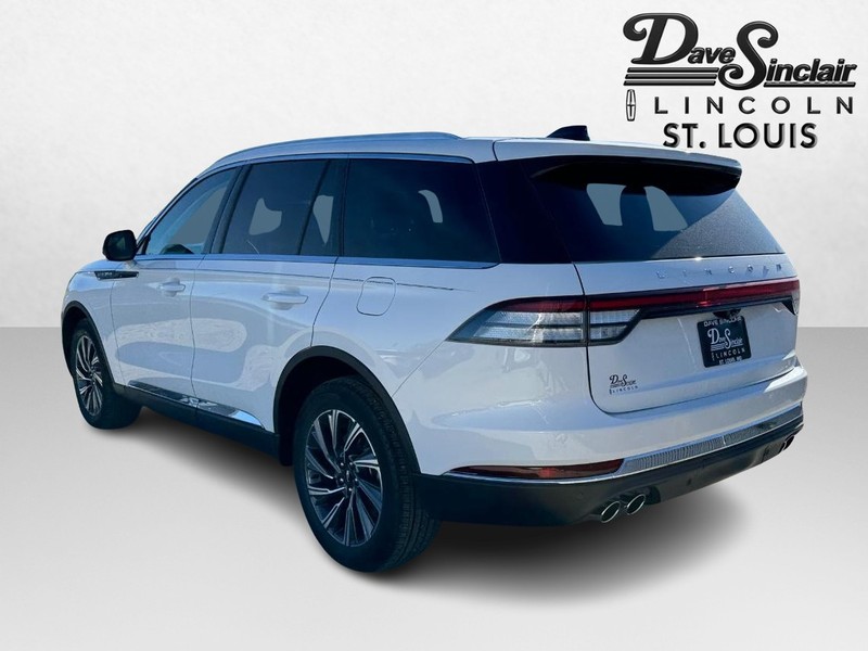 Lincoln Aviator Vehicle Full-screen Gallery Image 07