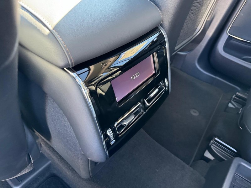 Lincoln Aviator Vehicle Full-screen Gallery Image 13