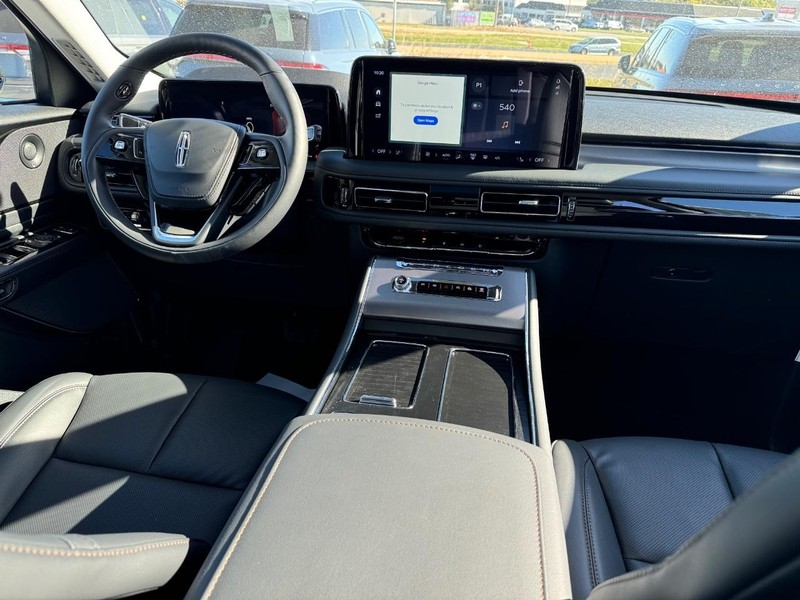 Lincoln Aviator Vehicle Full-screen Gallery Image 16