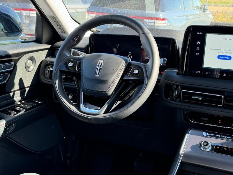 Lincoln Aviator Vehicle Full-screen Gallery Image 17