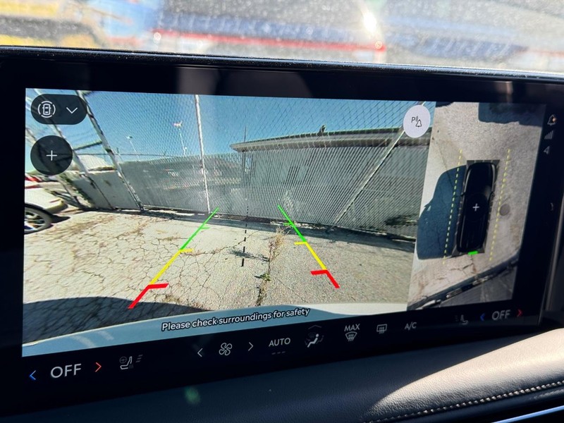 Lincoln Aviator Vehicle Full-screen Gallery Image 27