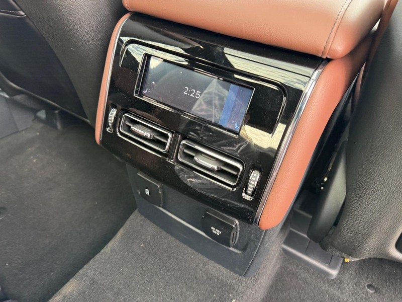Lincoln Aviator Vehicle Full-screen Gallery Image 14