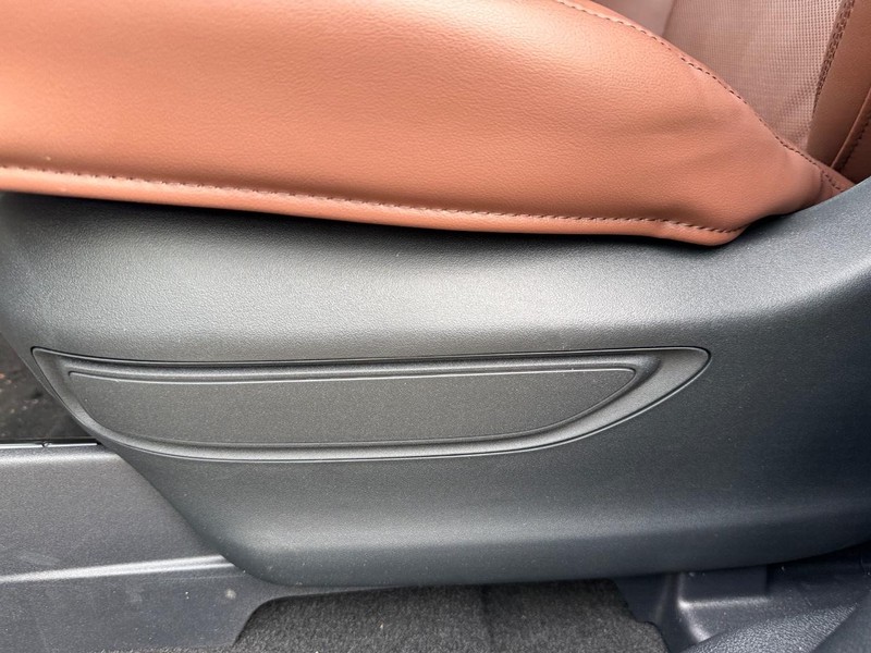 Lincoln Aviator Vehicle Full-screen Gallery Image 18