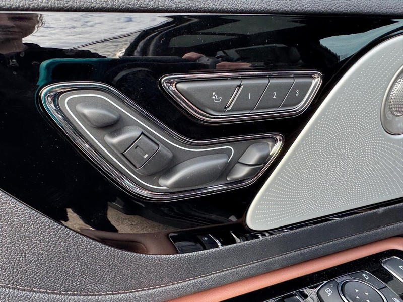 Lincoln Aviator Vehicle Full-screen Gallery Image 20