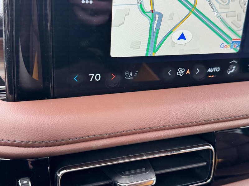 Lincoln Aviator Vehicle Full-screen Gallery Image 24