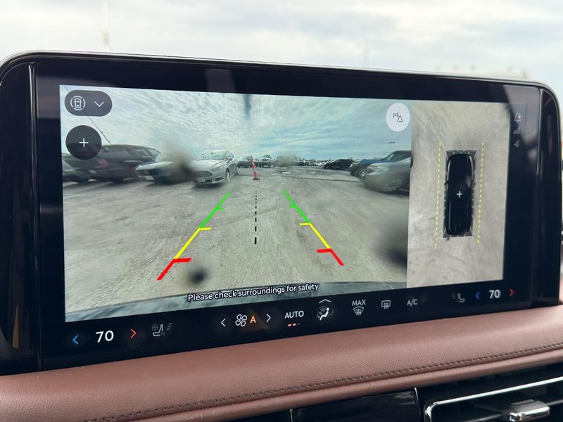 Lincoln Aviator Vehicle Full-screen Gallery Image 26