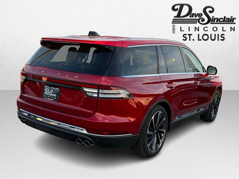 Lincoln Aviator Vehicle Full-screen Gallery Image 05
