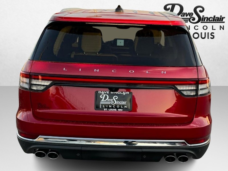 Lincoln Aviator Vehicle Full-screen Gallery Image 06