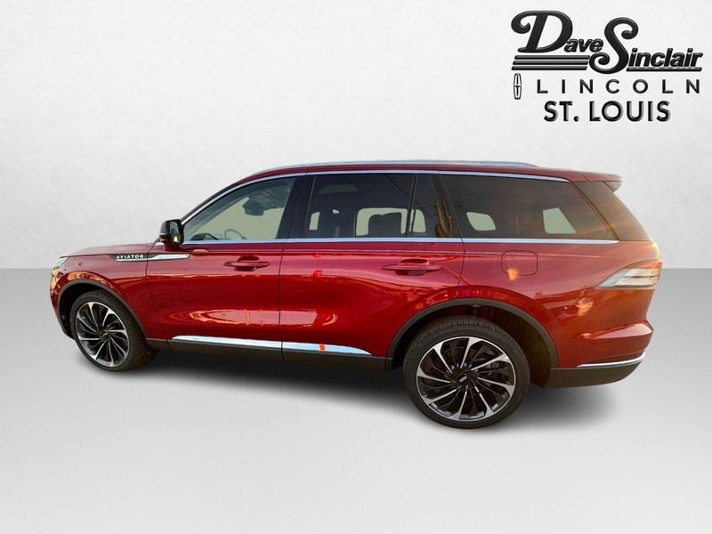 Lincoln Aviator Vehicle Full-screen Gallery Image 09