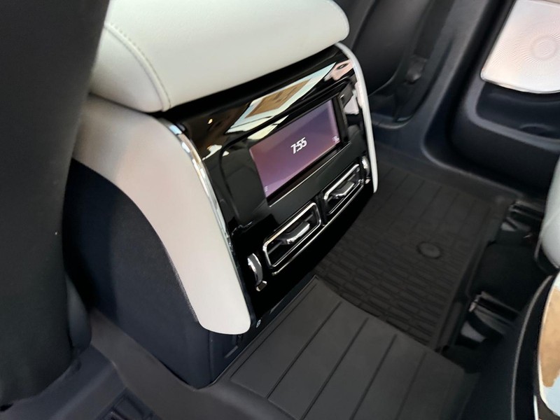 Lincoln Aviator Vehicle Full-screen Gallery Image 13