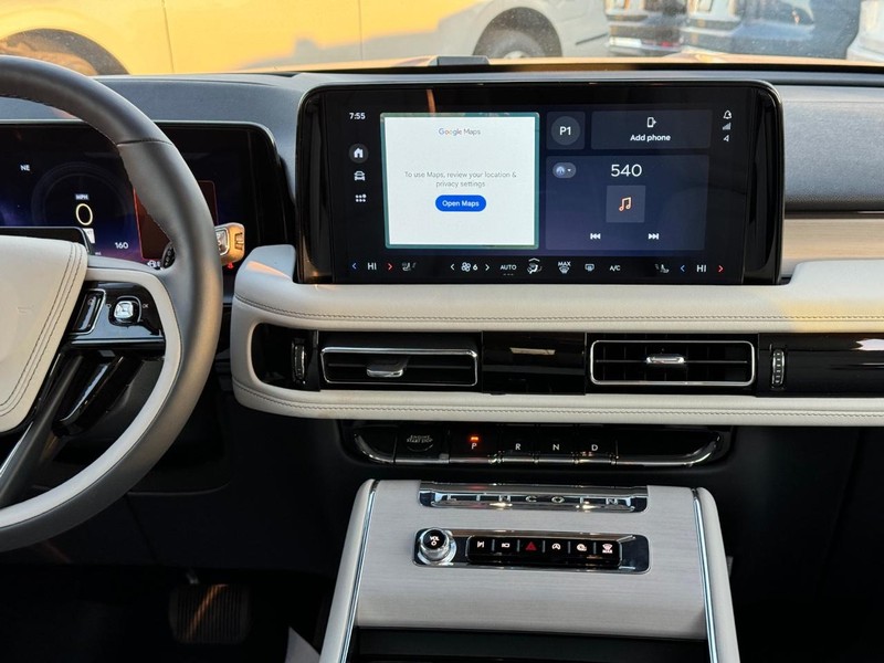 Lincoln Aviator Vehicle Full-screen Gallery Image 18