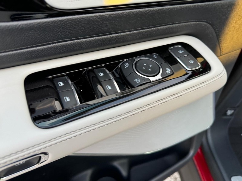 Lincoln Aviator Vehicle Full-screen Gallery Image 21