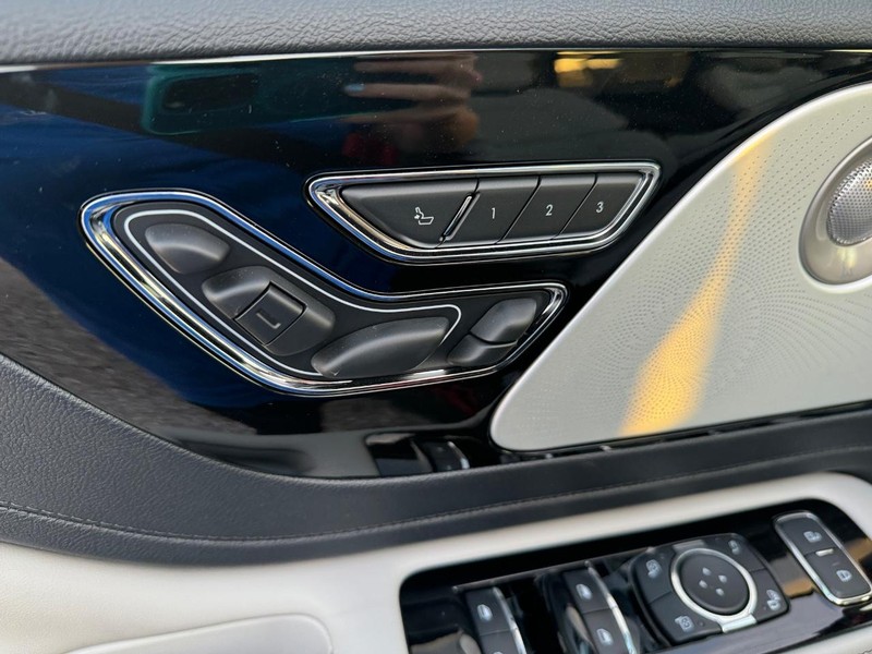Lincoln Aviator Vehicle Full-screen Gallery Image 22