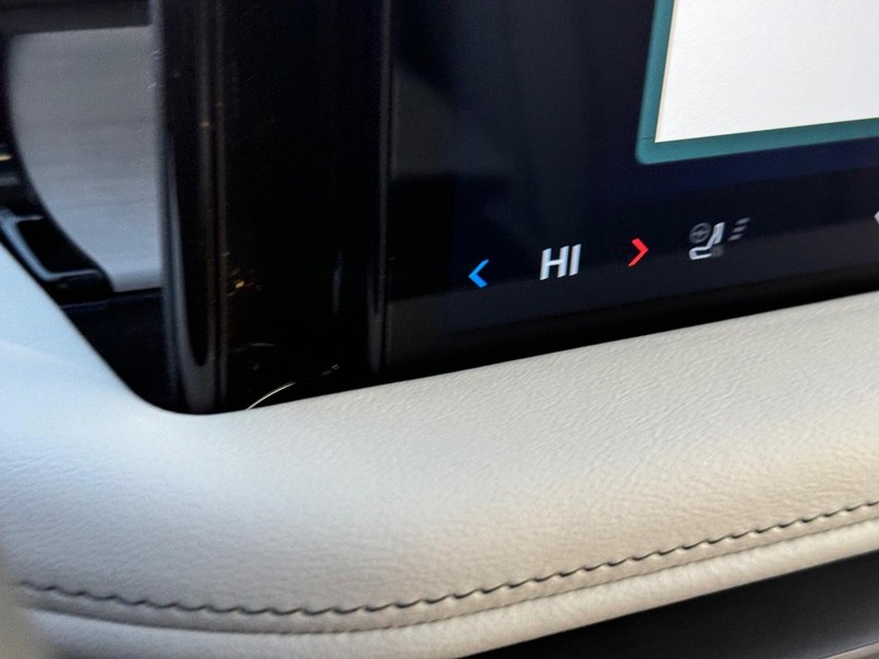 Lincoln Aviator Vehicle Full-screen Gallery Image 26