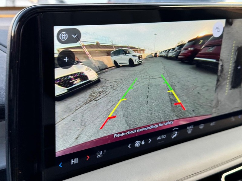 Lincoln Aviator Vehicle Full-screen Gallery Image 27