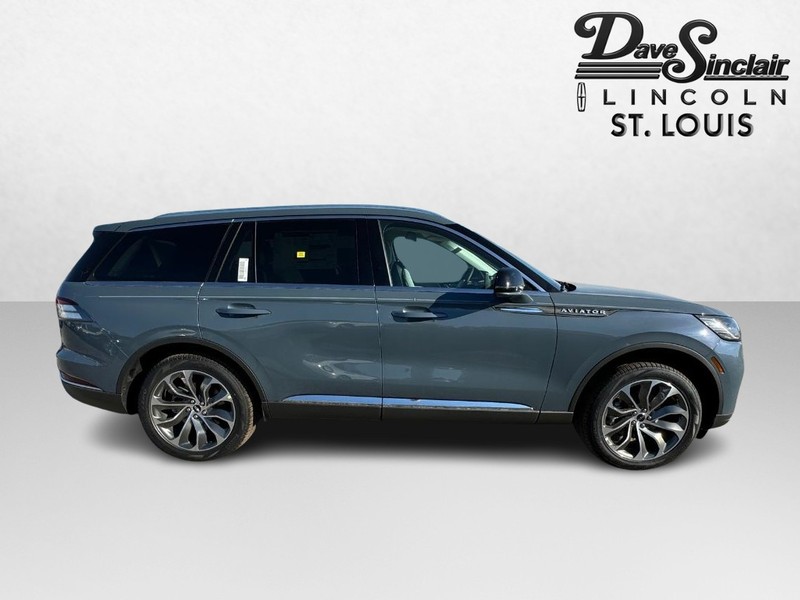 Lincoln Aviator Vehicle Full-screen Gallery Image 04
