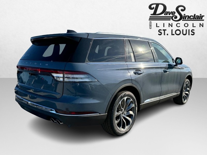 Lincoln Aviator Vehicle Full-screen Gallery Image 05
