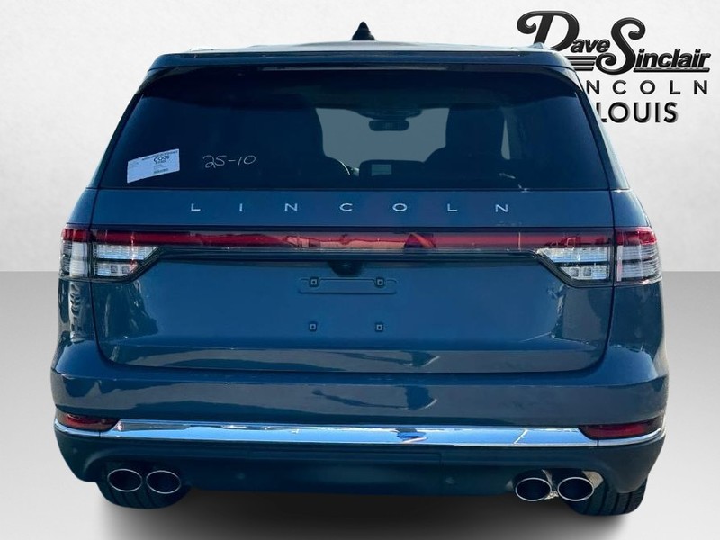 Lincoln Aviator Vehicle Full-screen Gallery Image 06
