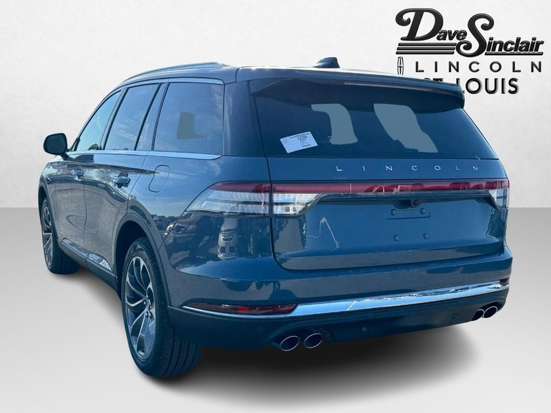 Lincoln Aviator Vehicle Full-screen Gallery Image 07