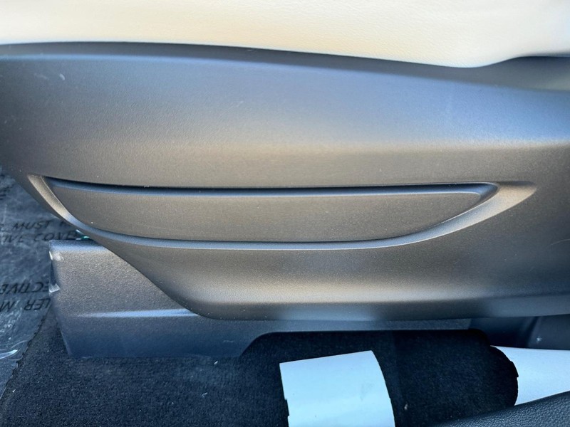 Lincoln Aviator Vehicle Full-screen Gallery Image 20