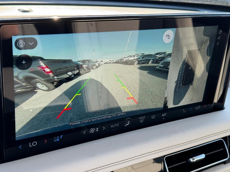 Lincoln Aviator Vehicle Full-screen Gallery Image 27