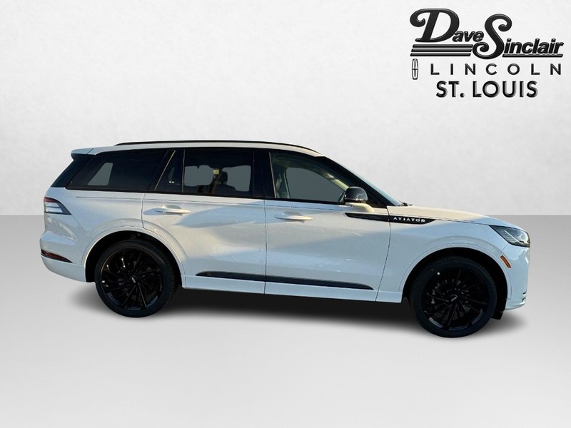 Lincoln Aviator Vehicle Full-screen Gallery Image 04