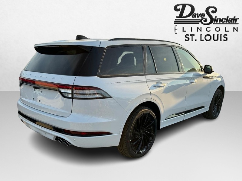 Lincoln Aviator Vehicle Full-screen Gallery Image 05